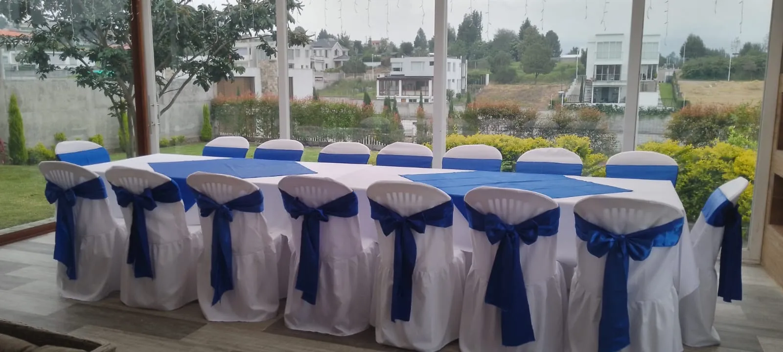 Sillas blancas para eventos